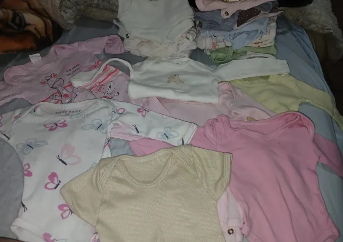 Lote de roupas RN e P menina 64 peças