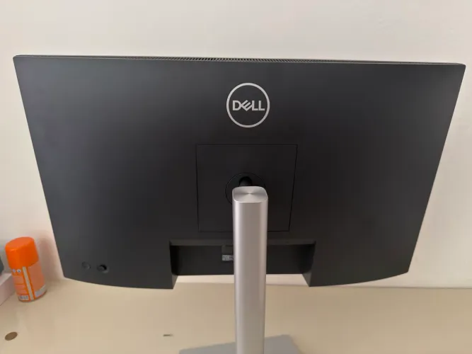 Monitor Dell de 23.8" C2423H para Video conferencia