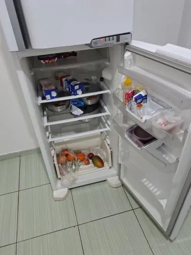 Vendo geladeira Frost Free