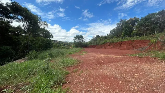 Vendo chácara em Itatiaiuçu de 2500m² excelente localização.