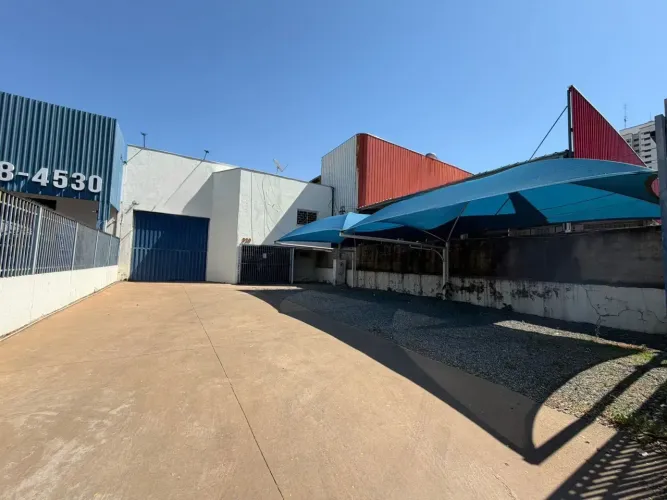 Alugo galpão / barracão com aprox.410m² na Av. Tancr. Neves - Jd. Kennedy - Cuiabá - MT