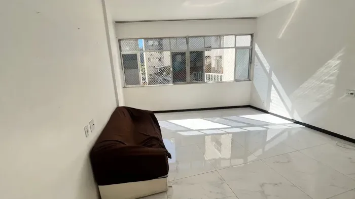 RUA CARLOS DE VASCONCELOS SALA QUARTO NO CORAÇÃO DA PRAÇA SAENS PENA NA TIJUCA - Rio de Ja
