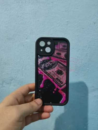 Capinha iPhone 15 Preta Estampada