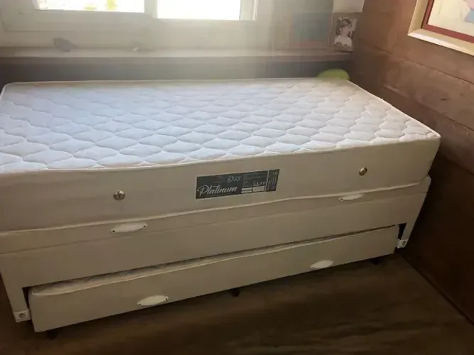 Cama box bau e cama auxiliar e colchão molas