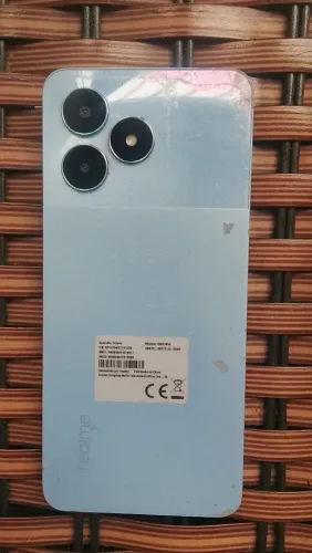 Um celular está em bom estado tô vendendo pq tô comprando outro