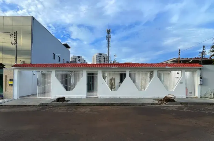 CASA NO CONJUNTO DÉBORAH - 450m², 4 Suítes - DOM PEDRO