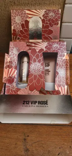 Kit Perfume + Creme 212 VIP ROSÉ by Carolina Herrera