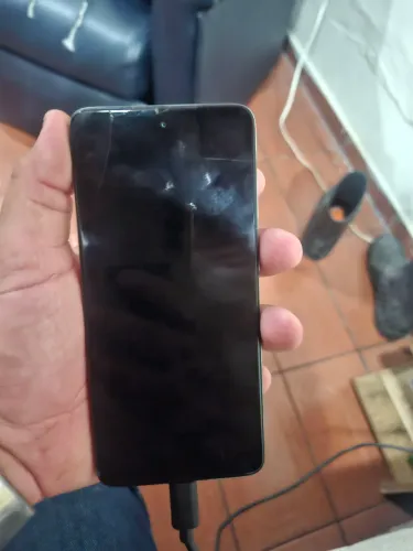 Celular moto g52 ta com a tela quebrada 