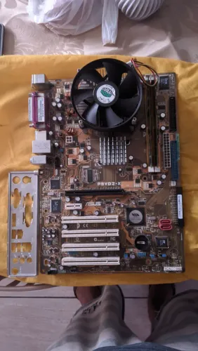 Placa mãe Asus DDR2 com processador, cooler e e pente de  memória RAM totalizando 4g  