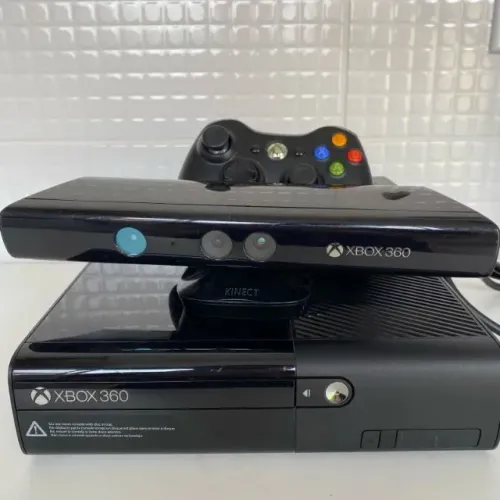 Xbox 360 com kinect- USADO- 3 Jogos- Ótimo estado