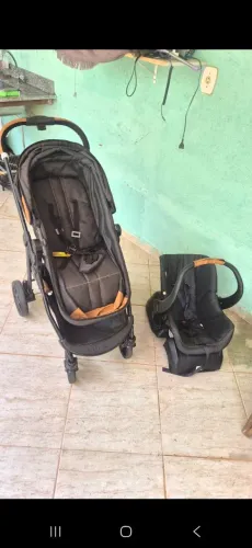 Carrinho com bebe conforto