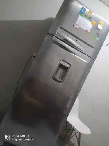 Geladeira pra retirada de peças ou concerto!