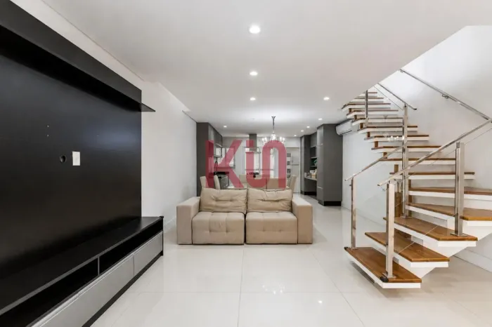 Vila Mariana: Casa de Vila Exclusiva 323 m² 3 Suítes 2 Vagas Alto Padrão e Privacidade