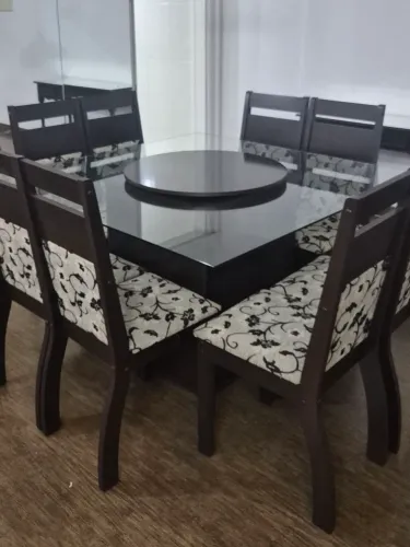 Mesa com 8 cadeiras