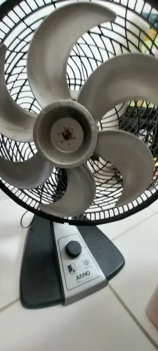 Dois ventiladores para retirada de peças