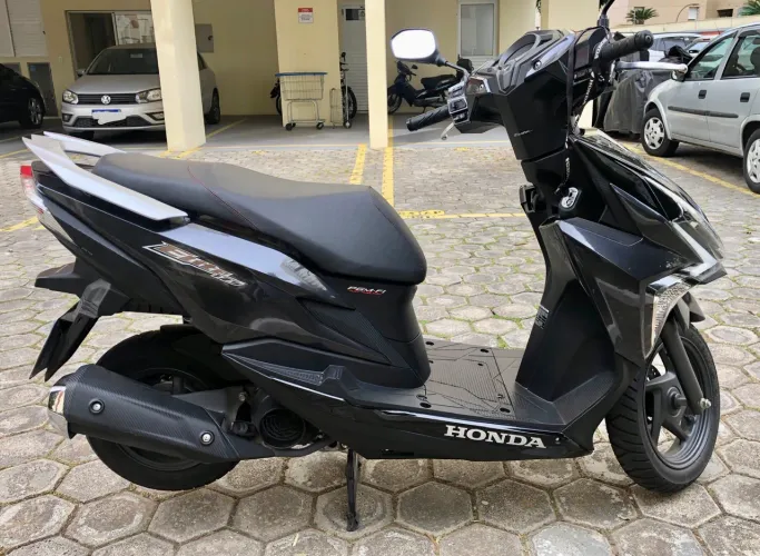 Elite 125cc automática, baixa km, parcelo até 18x, aceito troca por motos!!!