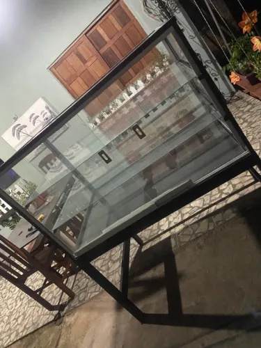 OPORTUNIDADE: Expositor de vidro para comércio