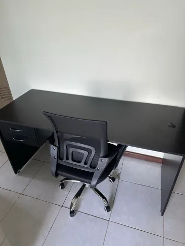 MESA E CADEIRA PARA ESCRITÓRIO
