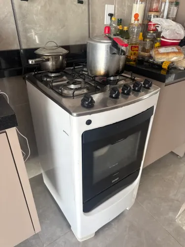 Fogão cônsul 4 bocas, funciona tudo