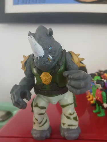 boneco rocksteady - tartarugas ninja