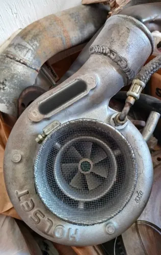 Turbina Holset HX-40 Muito Nova não rodou nem 1.000Km após reconciliar.