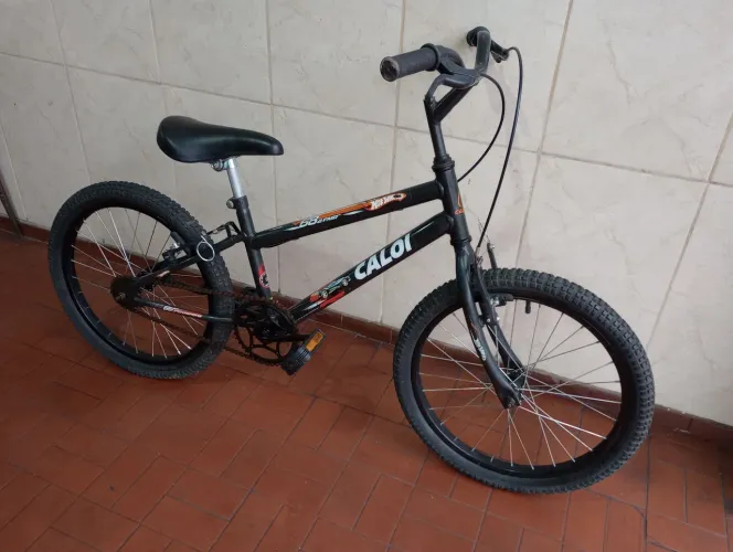Bicicleta Caloi Hot Wheels aro 24