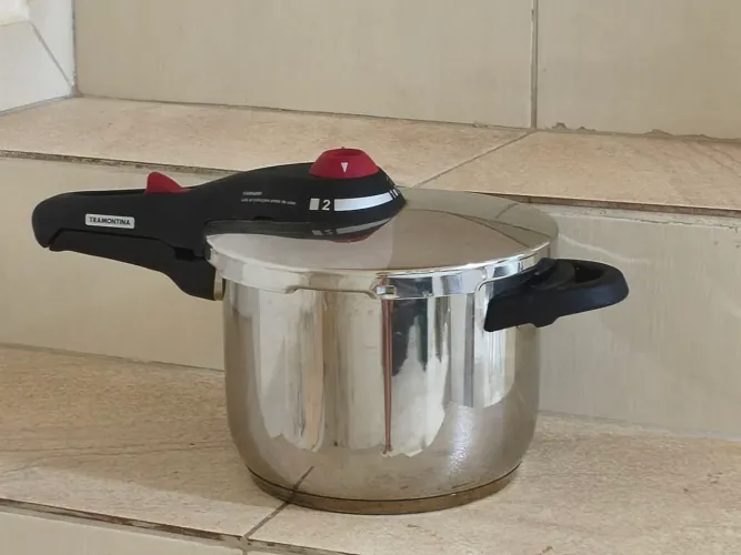 Panela de Pressão Aço Inox Solar 6 Litros Tramontina