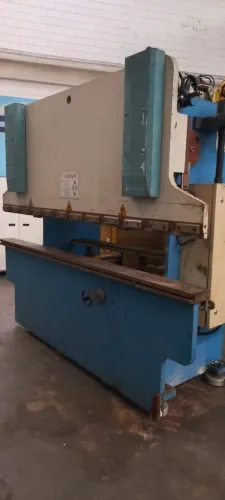 PRENSA DOBRADEIRA HIDRAULICA CHINESA 2500X40TONS