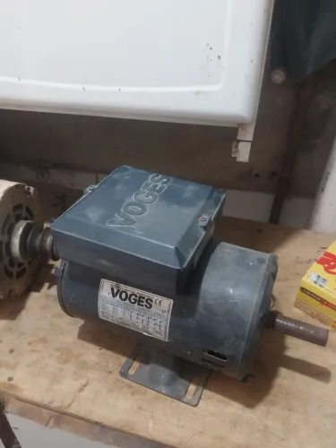 Motor bivolt voges