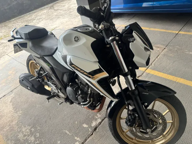 Moto Yamaha Fazer 250