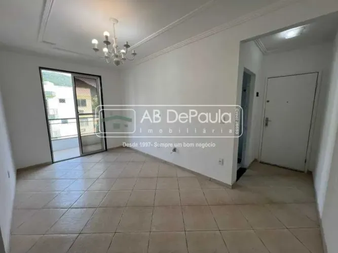 VENDE EM SULACAP - CONDOMÍNIO SULACAP GREEN - APARTAMENTO SALA (Varanda), 02 Dormitórios