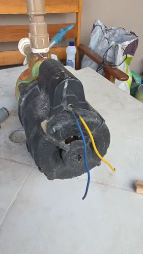 Vendo bomba de água