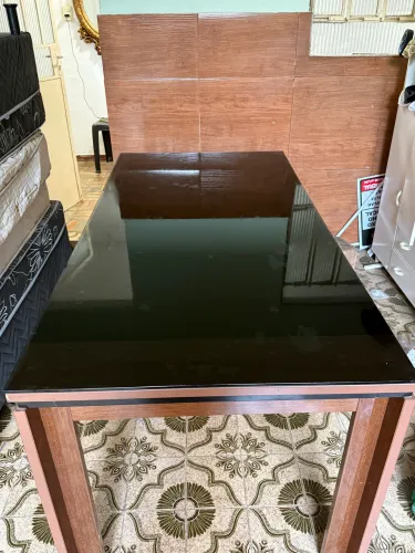 Mesa com Tampo de Vidro Preto