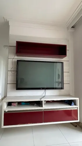 Rack e painel. E uma tv 45 polegadas
