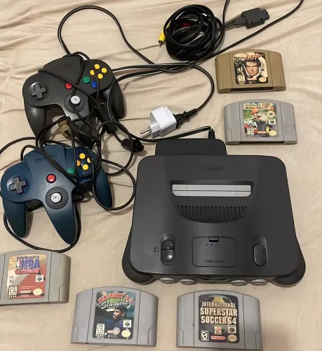 64 vídeo game completo, 3 controles, 5 jogos (Mario Kart, 007?)