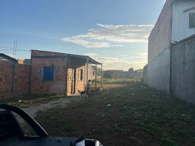 Terreno 10x25 no loteamento amora . Aceito proposta