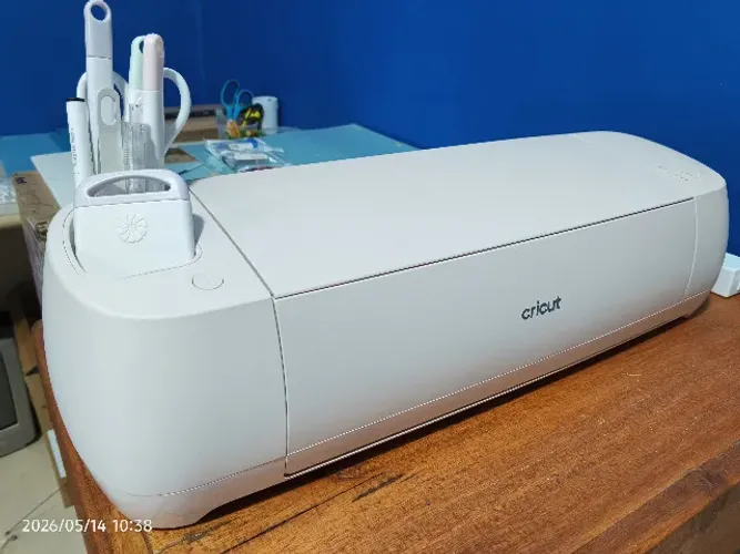 Cricut Explore 4 Máquina de Corte Inteligente com Diversos Acessórios NOVA