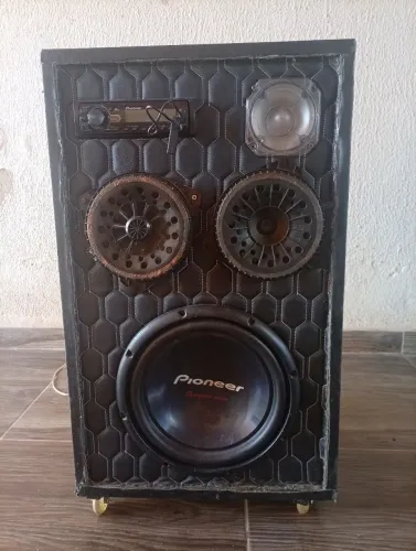 Vendo Caixa de som residencial ou troco em iPhone