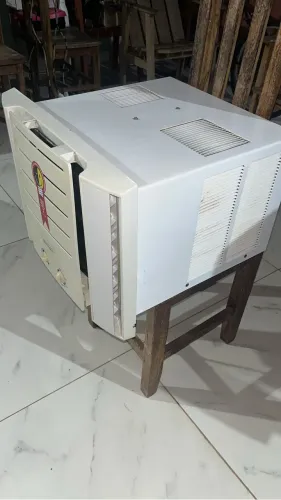 AR DE JANELA SPRINGER 220V