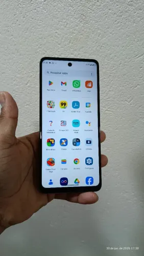 Vendo Moto G24 Power de 128 gigas só umasarauinhas no fundo! Capa cobre. Todo bom!