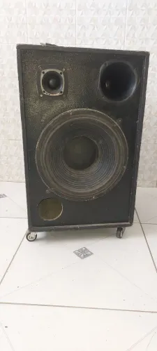 Caixa de som de 15