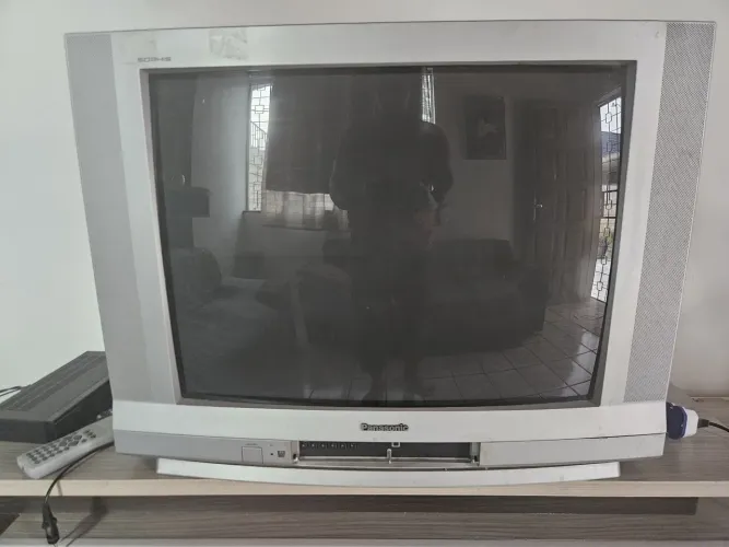 Tv de tubo Panasonic e conversor elsys