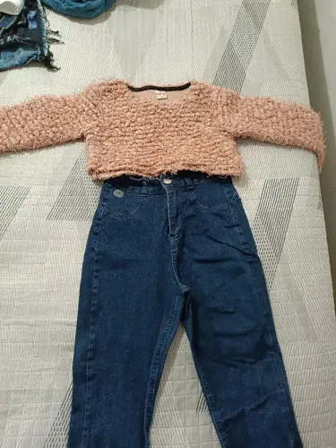 Vende lot roupas infantil 5 calças e uma blusa de 8 a 14 anos semi nova