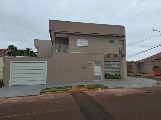 Sobrado de esquina a venda na Vila Margarida
