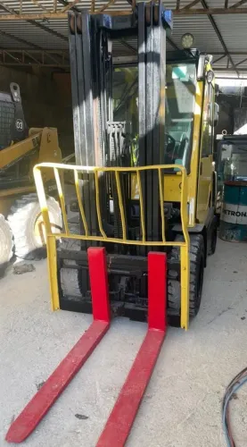 Empilhadeira Hyster H60XT série Fortis cabinada e ar condicionado