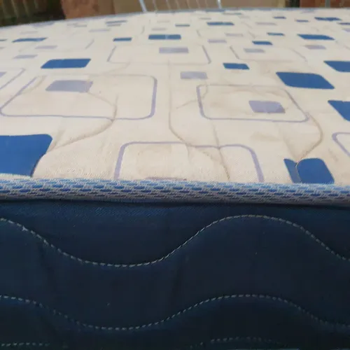Colchões de solteiro de espuma e tbm de molas 