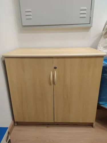 Armário baixo com duas portas