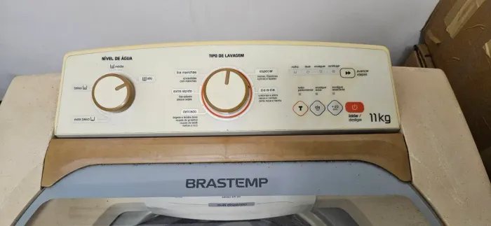 Máquina de Lavar Brastemp de 11 kg (modelo BWJ11A).