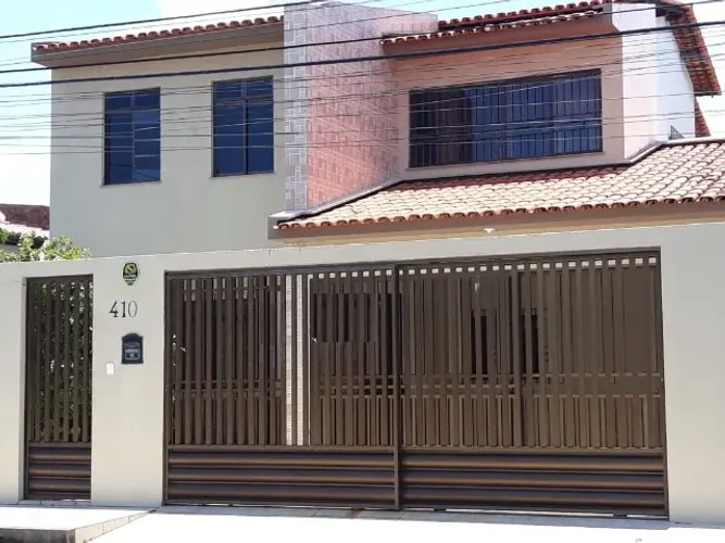 Casa Comercial/Residencial 384 m2 de área construída próximo da Av Desembargador Maynard