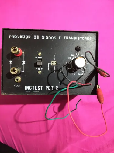 Provador de doidos e transistores vintage.